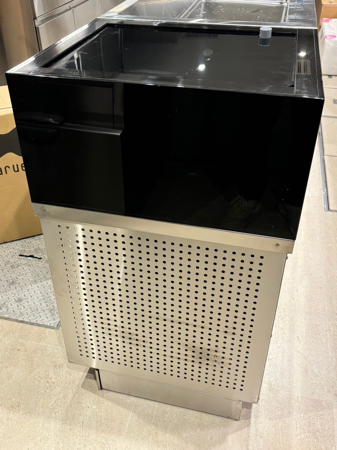 W500 特注 オールブラック エビ用 活魚水槽 | ZENSUIブログ